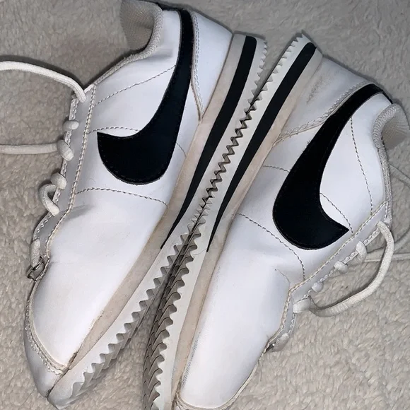 Nike Cortez Sneakers White & Black Kids 4 - Picture 7 of 12